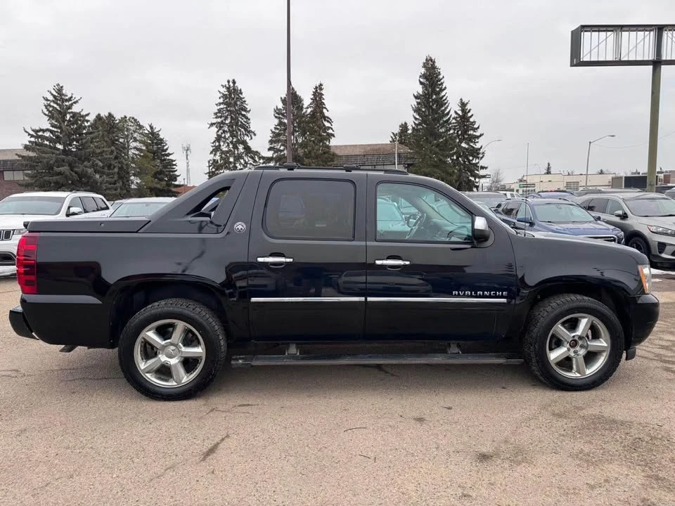 2013 Chevrolet Avalanche - Image 4 of 17