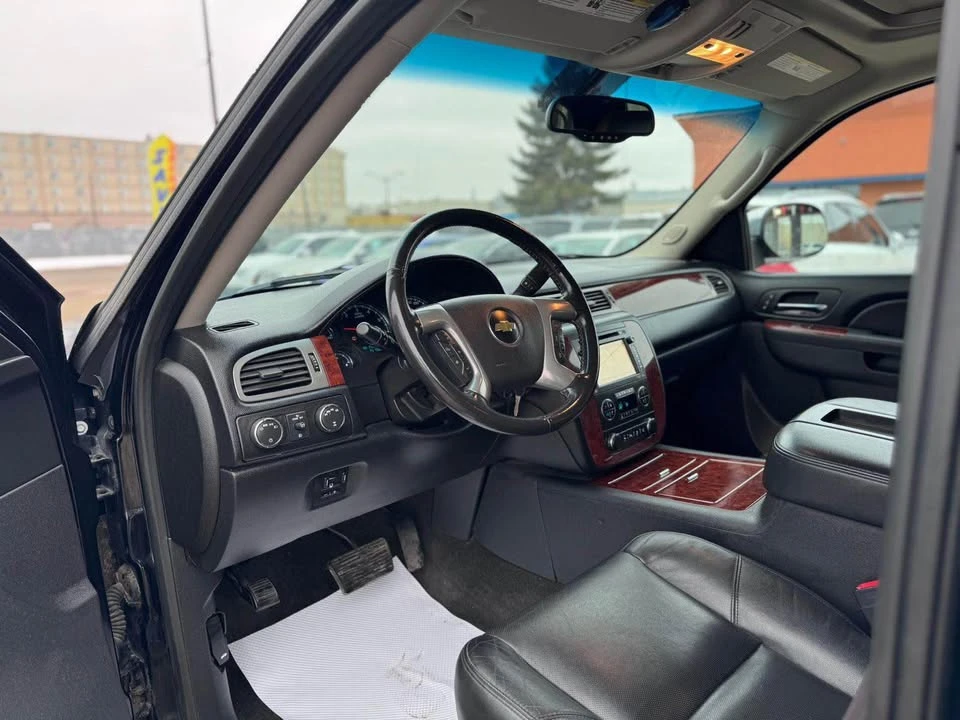 2013 Chevrolet Avalanche - Image 9 of 17