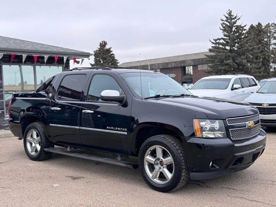 2013 Chevrolet Avalanche - Image 3 of 17