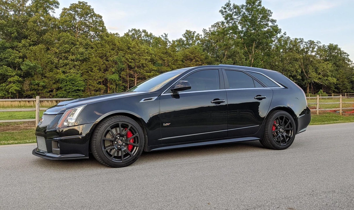 2013 Cadillac CTS-V 2nd Gen - Image 2 of 31