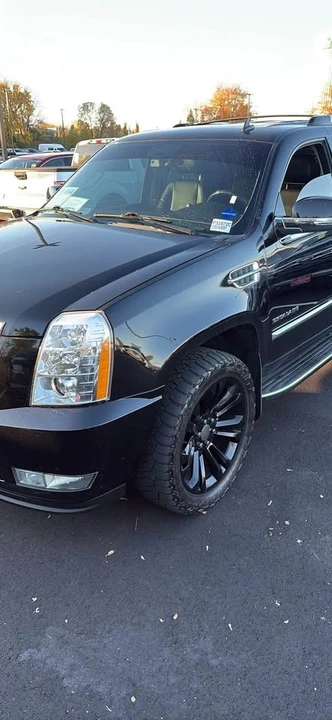 2013 Cadillac Escalade & EXT 3rd Gen - Image 2 of 8