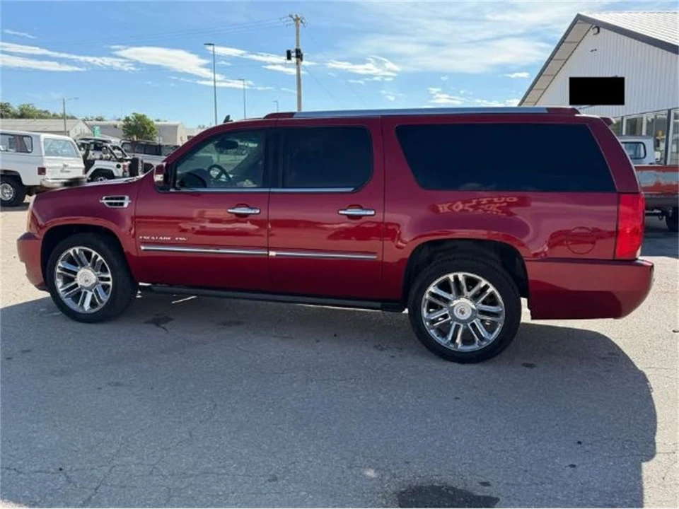 2013 Cadillac Escalade & EXT 3rd Gen - Image 2 of 10