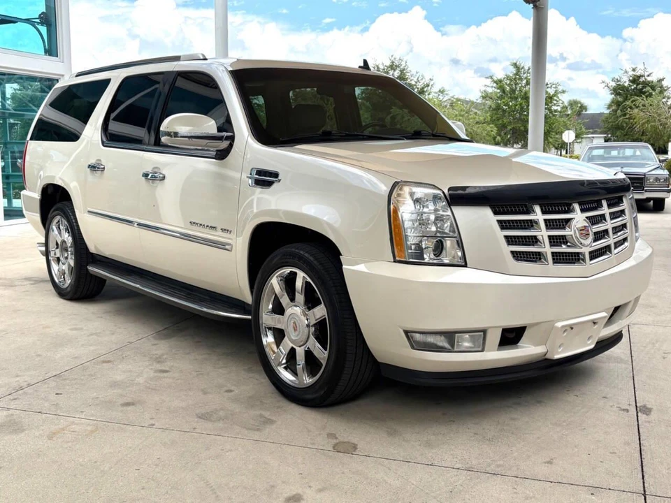 2013 Cadillac Escalade & EXT 3rd Gen - Image 4 of 31
