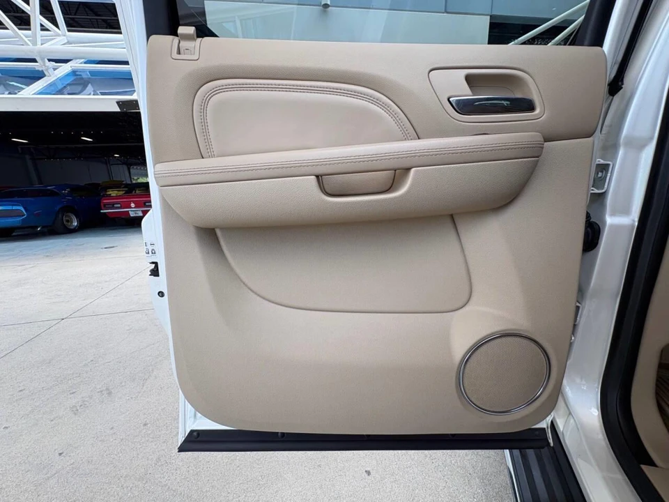 2013 Cadillac Escalade & EXT 3rd Gen - Image 28 of 31