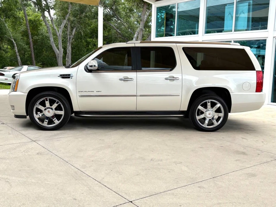 2013 Cadillac Escalade & EXT 3rd Gen - Image 10 of 31