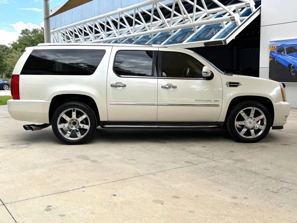 2013 Cadillac Escalade & EXT 3rd Gen - Image 5 of 31