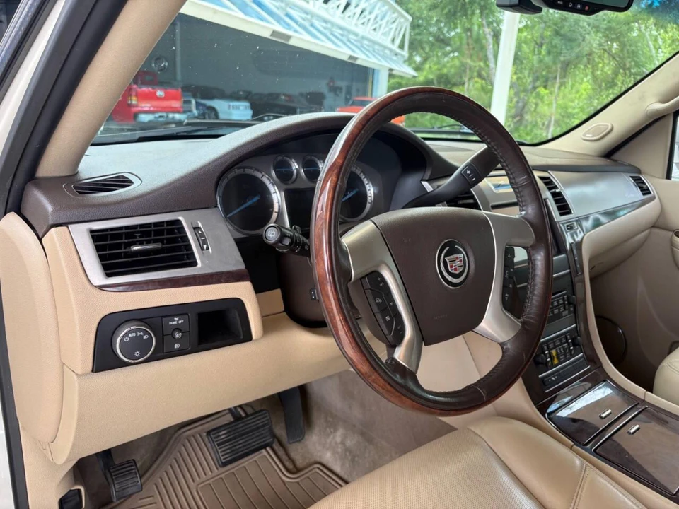 2013 Cadillac Escalade & EXT 3rd Gen - Image 24 of 31