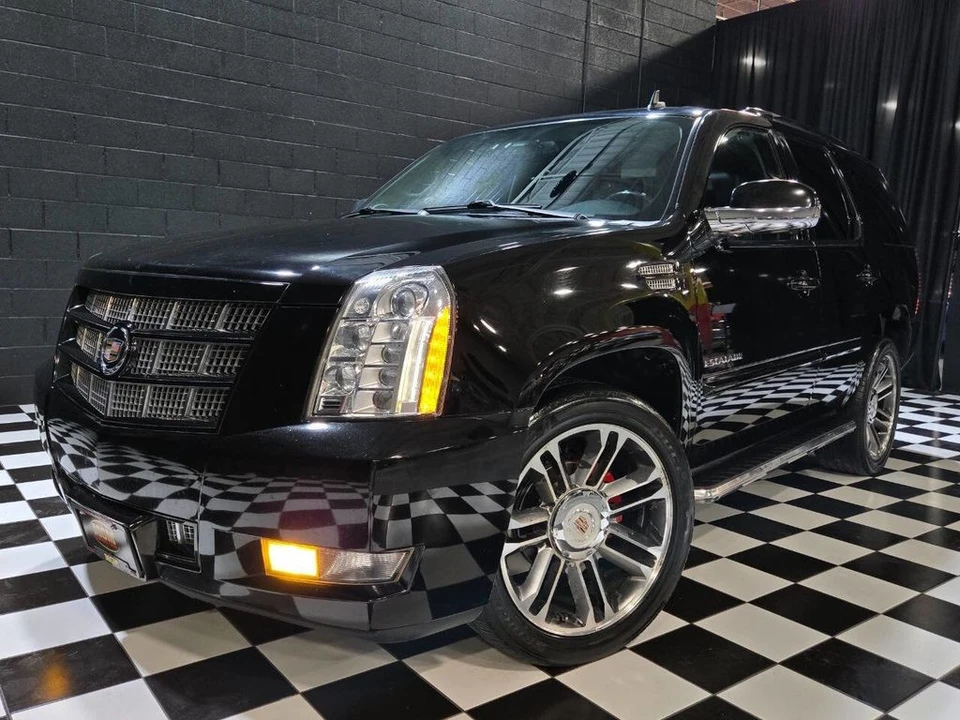 2013 Cadillac Escalade & EXT 3rd Gen - Image 2 of 12