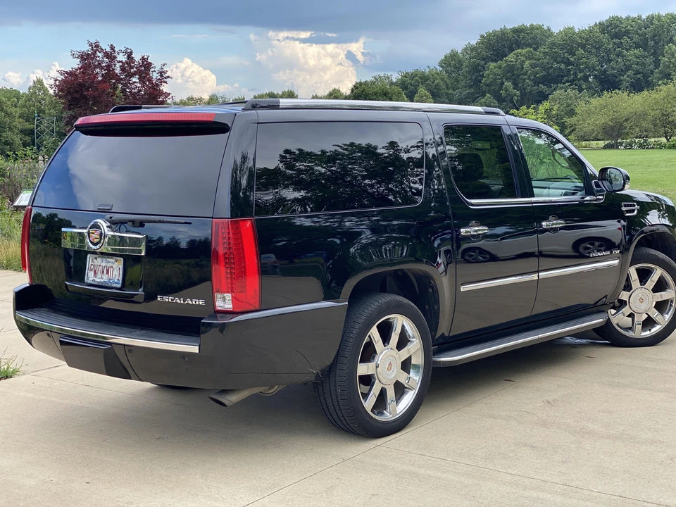 2013 Cadillac Escalade & EXT 3rd Gen - Image 17 of 31