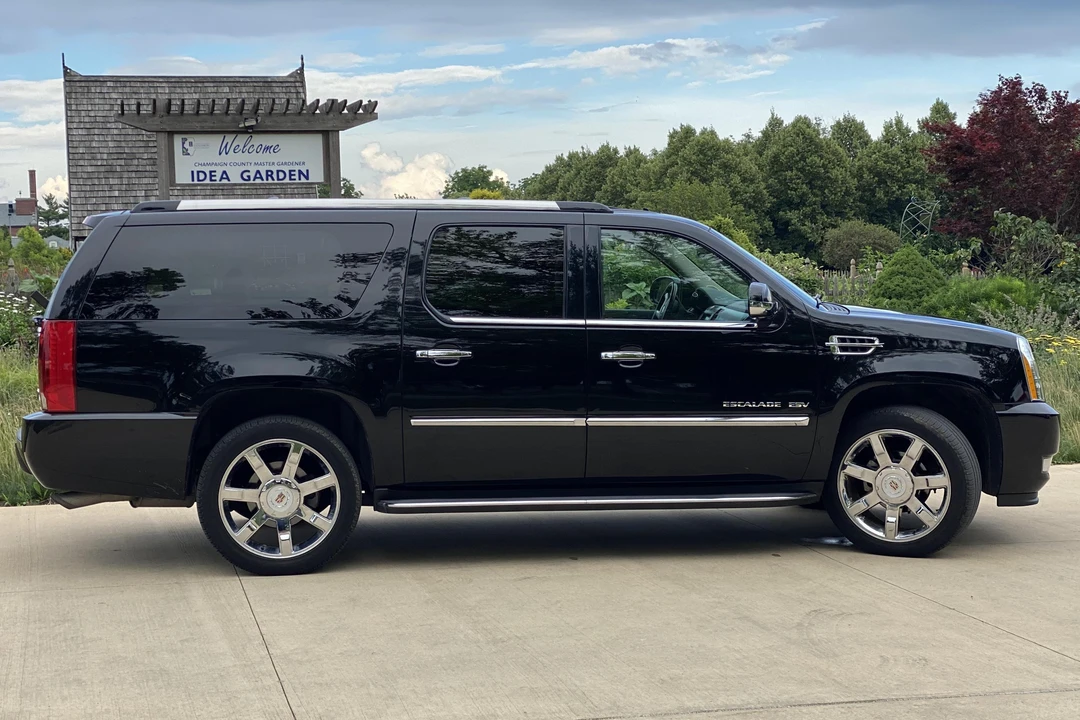 2013 Cadillac Escalade & EXT 3rd Gen - Image 3 of 31