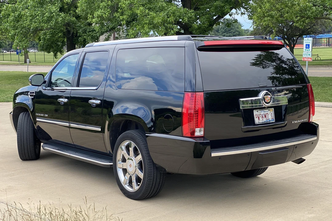 2013 Cadillac Escalade & EXT 3rd Gen - Image 4 of 31
