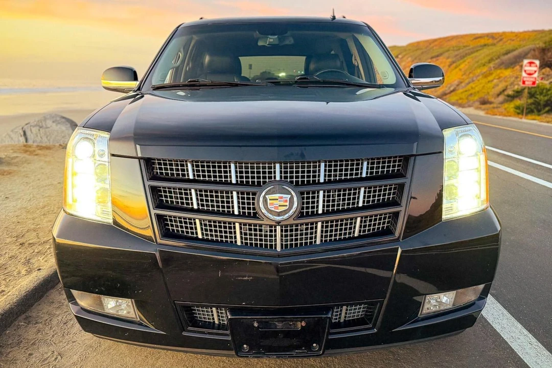 2013 Cadillac Escalade & EXT 3rd Gen - Image 2 of 31