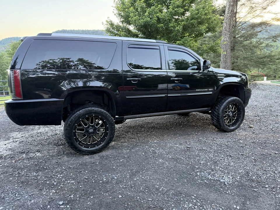 2013 Cadillac Escalade & EXT 3rd Gen - Image 19 of 31