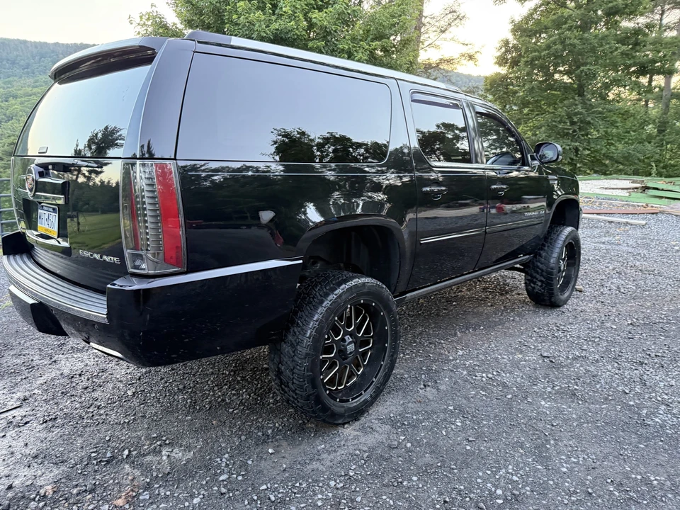 2013 Cadillac Escalade & EXT 3rd Gen - Image 28 of 31