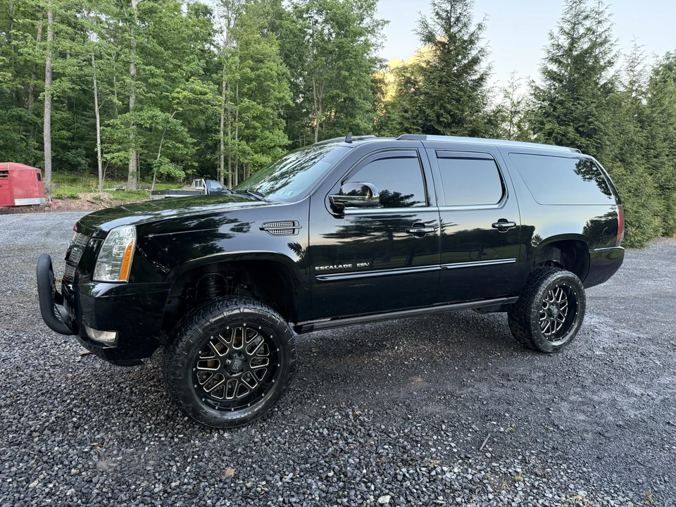 2013 Cadillac Escalade & EXT 3rd Gen - Image 2 of 31