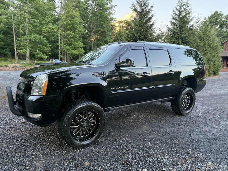 2013 Cadillac Escalade & EXT 3rd Gen - Image 3 of 31