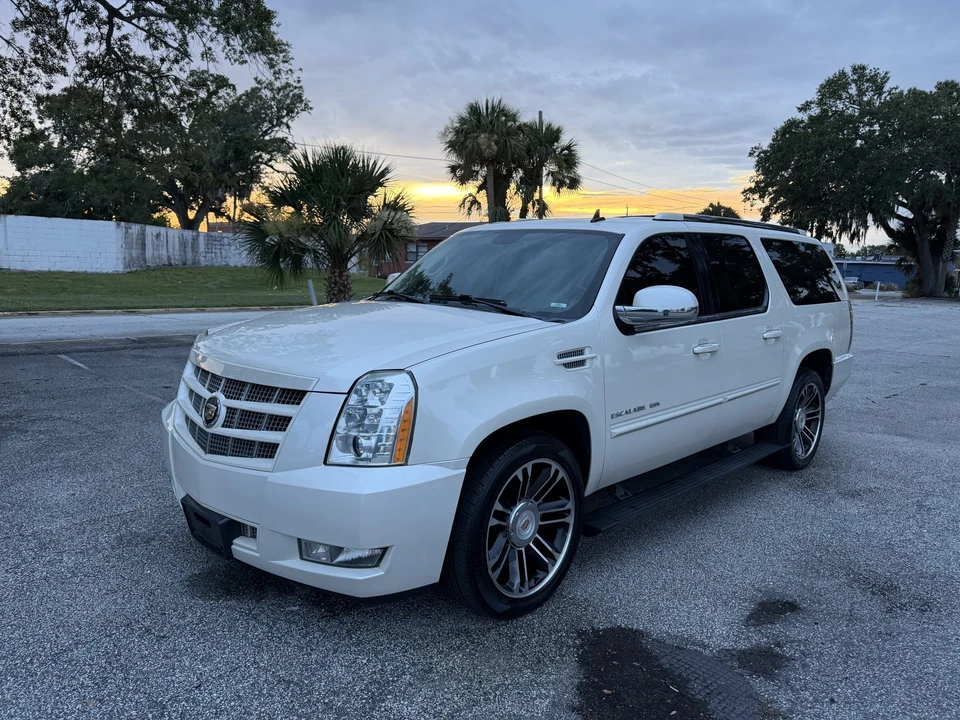 2013 Cadillac Escalade & EXT 3rd Gen - Image 4 of 31