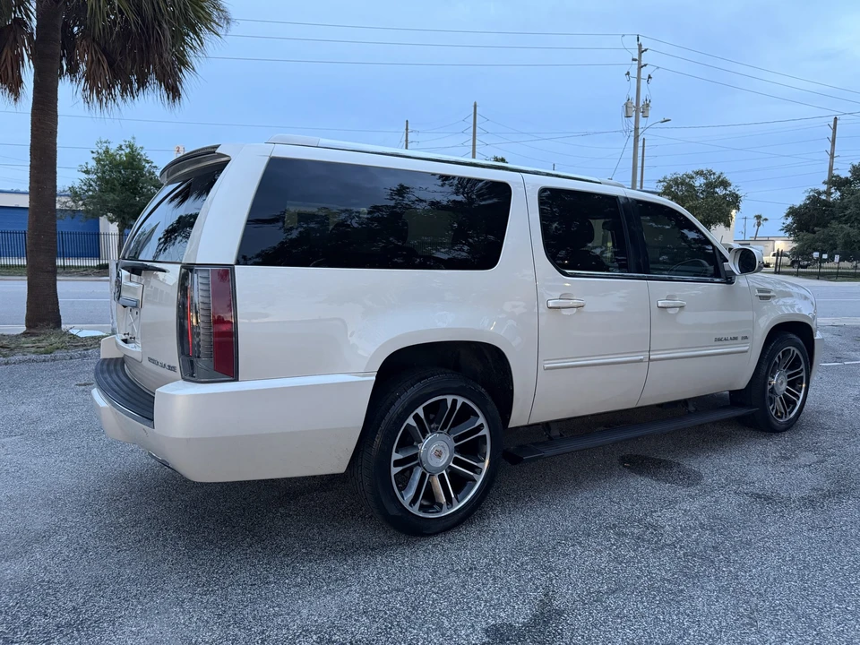 2013 Cadillac Escalade & EXT 3rd Gen - Image 25 of 31