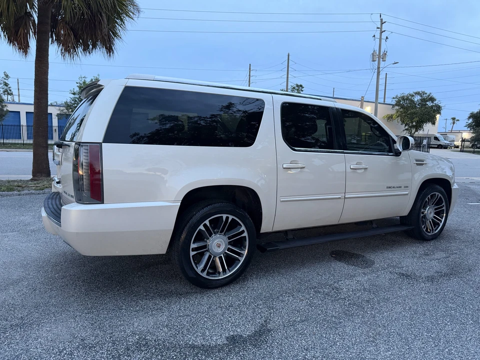 2013 Cadillac Escalade & EXT 3rd Gen - Image 30 of 31