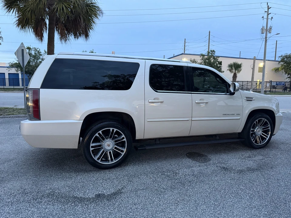 2013 Cadillac Escalade & EXT 3rd Gen - Image 27 of 31