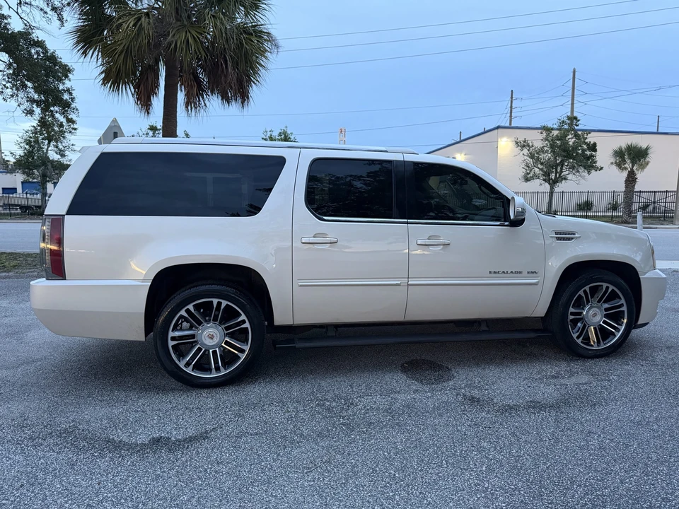 2013 Cadillac Escalade & EXT 3rd Gen - Image 29 of 31