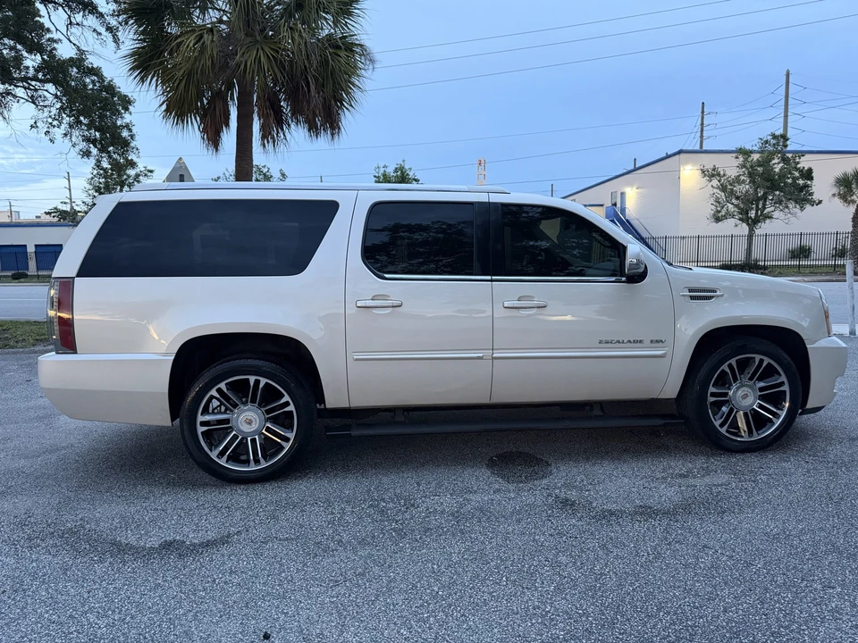 2013 Cadillac Escalade & EXT 3rd Gen - Image 22 of 31