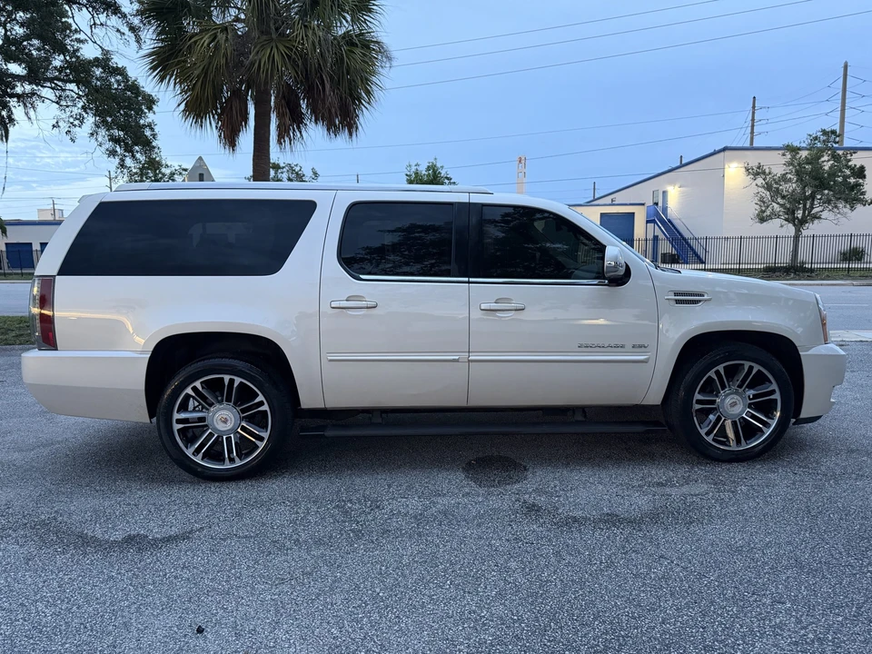 2013 Cadillac Escalade & EXT 3rd Gen - Image 23 of 31