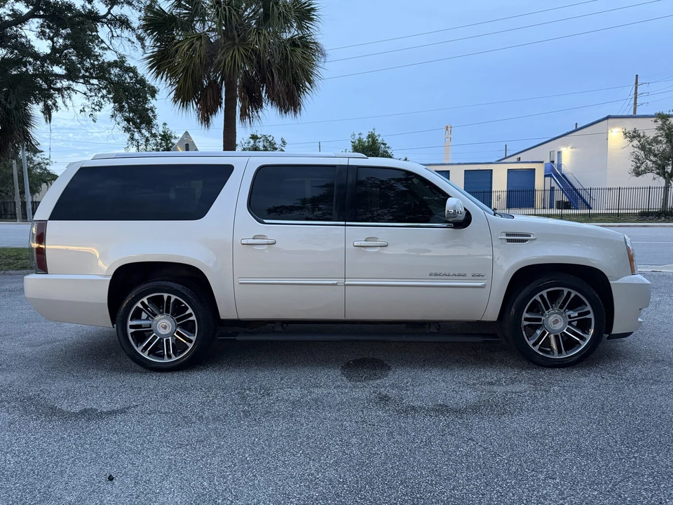 2013 Cadillac Escalade & EXT 3rd Gen - Image 24 of 31