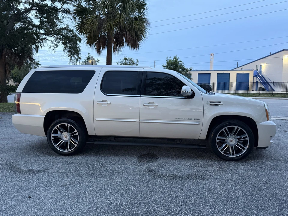 2013 Cadillac Escalade & EXT 3rd Gen - Image 20 of 31