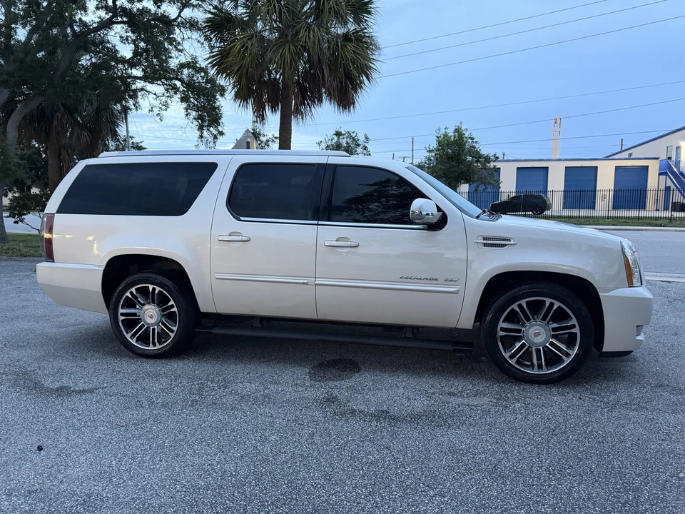 2013 Cadillac Escalade & EXT 3rd Gen - Image 21 of 31