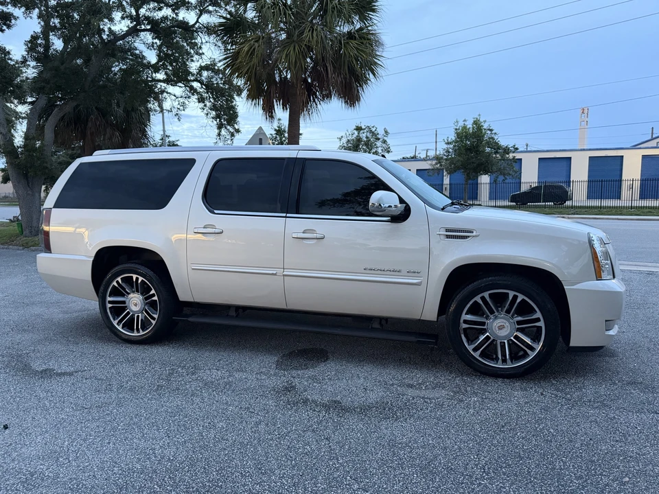 2013 Cadillac Escalade & EXT 3rd Gen - Image 19 of 31