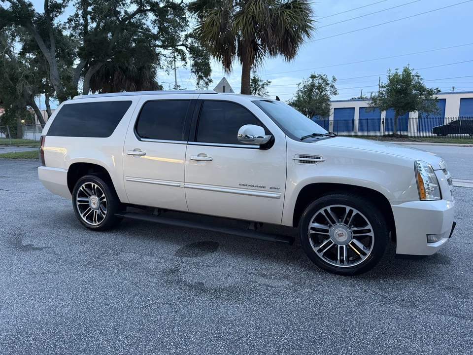 2013 Cadillac Escalade & EXT 3rd Gen - Image 17 of 31