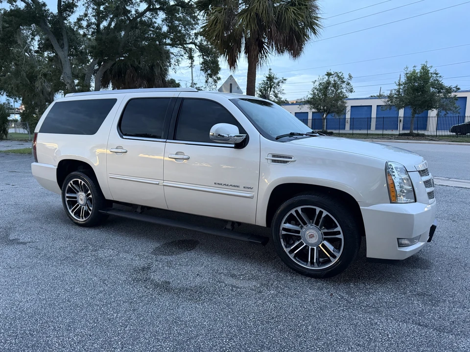 2013 Cadillac Escalade & EXT 3rd Gen - Image 16 of 31