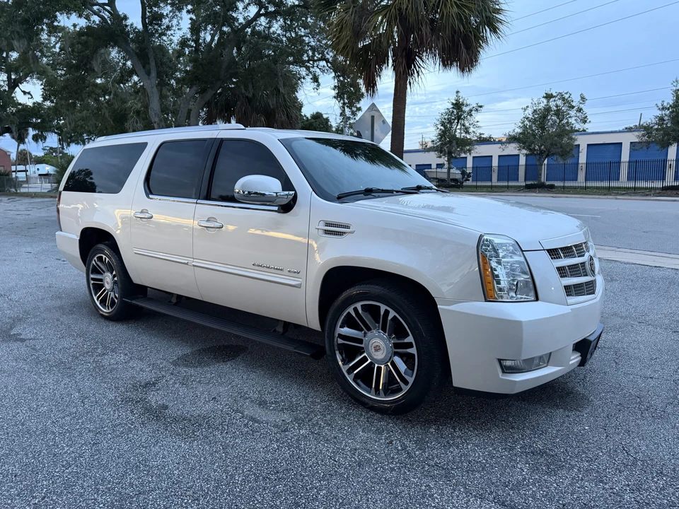 2013 Cadillac Escalade & EXT 3rd Gen - Image 14 of 31
