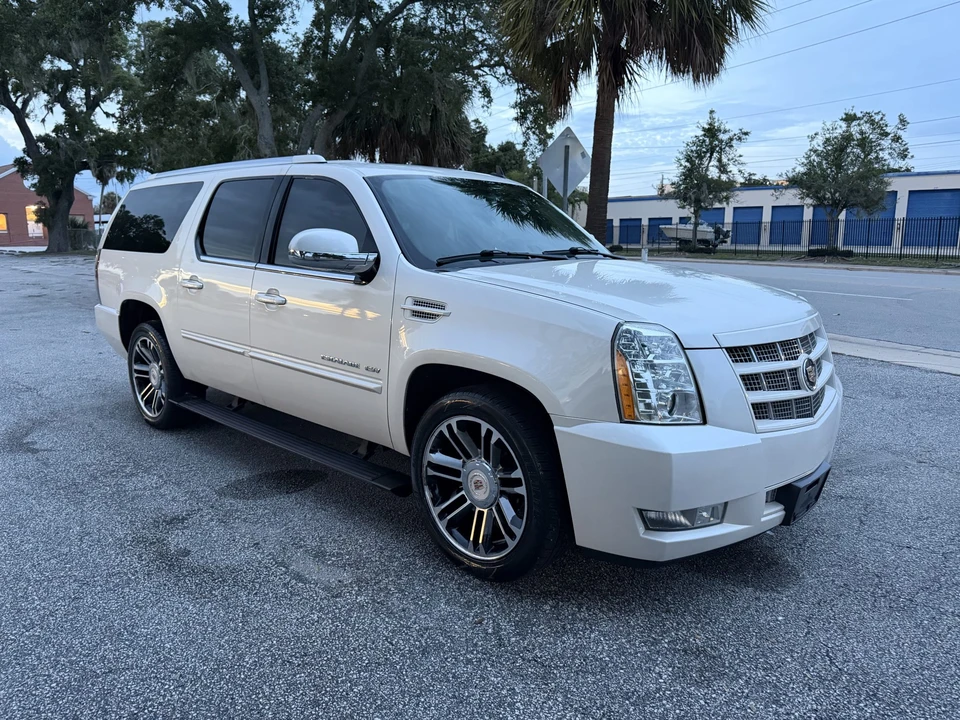 2013 Cadillac Escalade & EXT 3rd Gen - Image 13 of 31