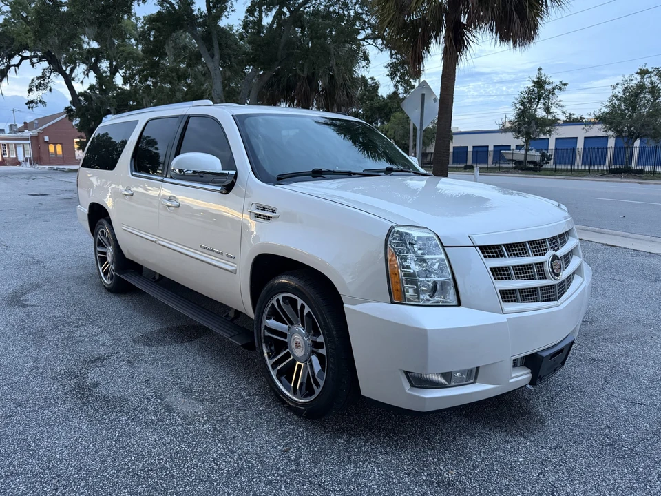 2013 Cadillac Escalade & EXT 3rd Gen - Image 12 of 31