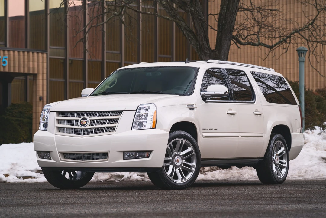 2013 Cadillac Escalade & EXT 3rd Gen - Image 3 of 31