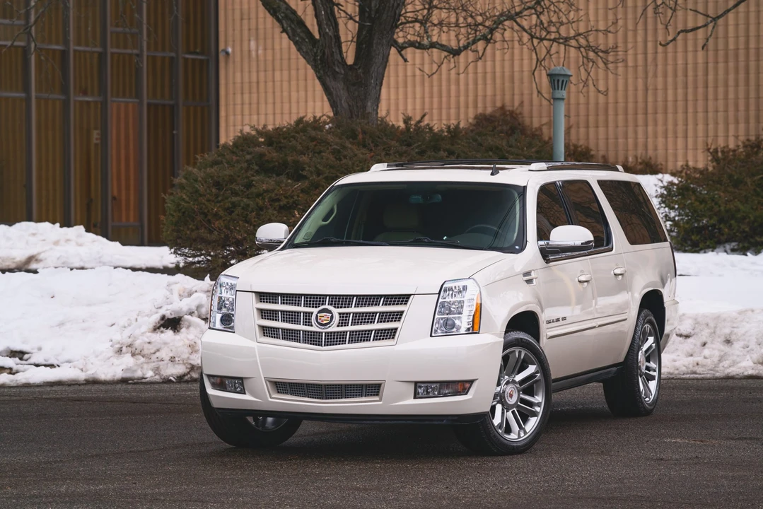 2013 Cadillac Escalade & EXT 3rd Gen - Image 2 of 31