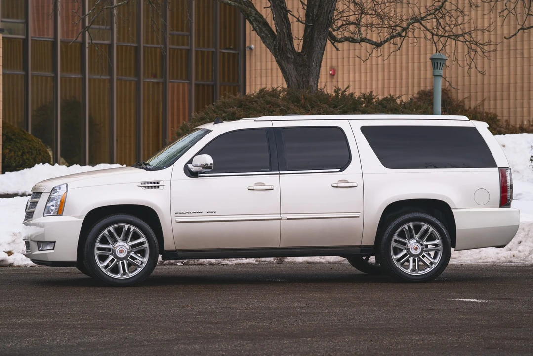 2013 Cadillac Escalade & EXT 3rd Gen - Image 4 of 31