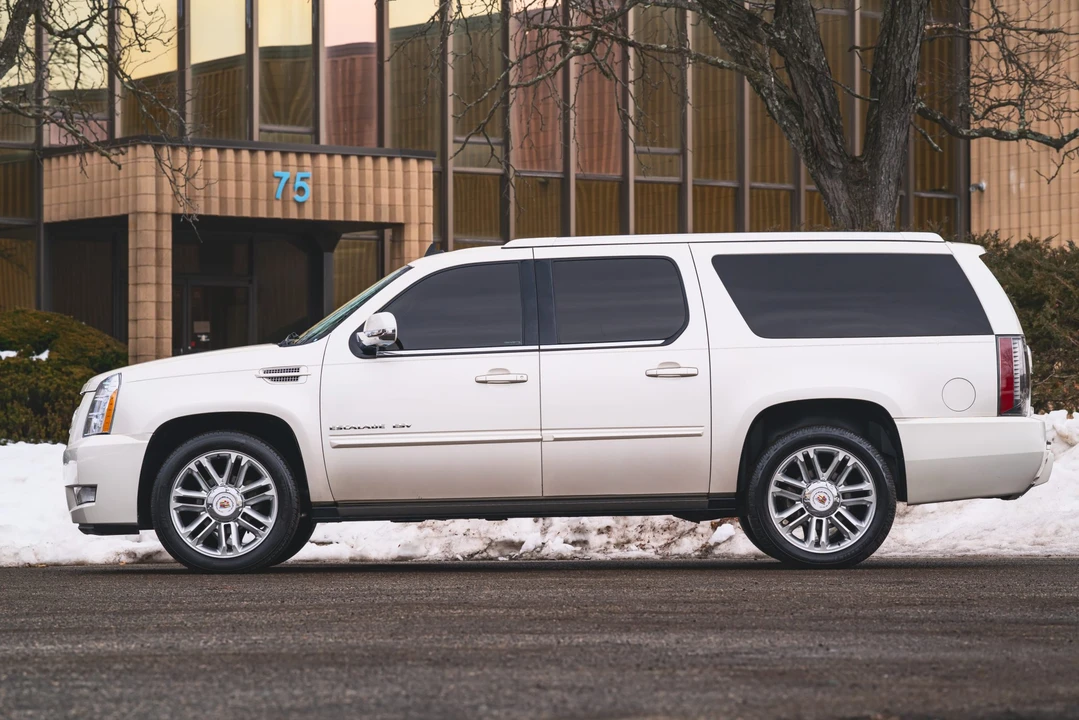 2013 Cadillac Escalade & EXT 3rd Gen - Image 5 of 31