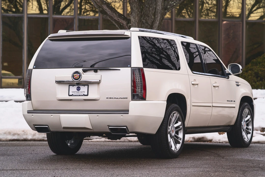 2013 Cadillac Escalade & EXT 3rd Gen - Image 11 of 31