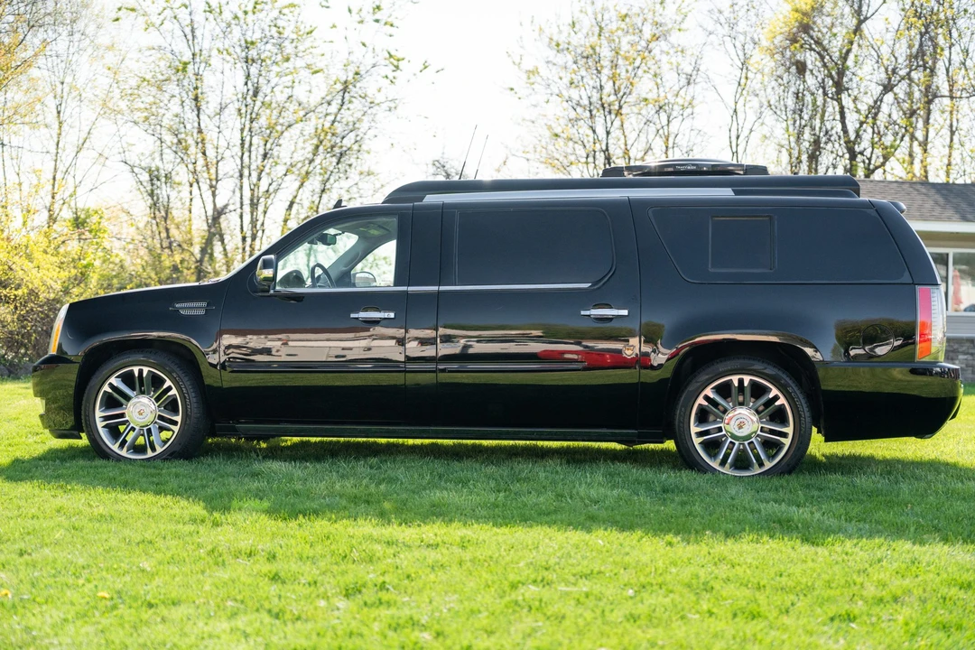 2013 Cadillac Escalade & EXT 3rd Gen - Image 3 of 31