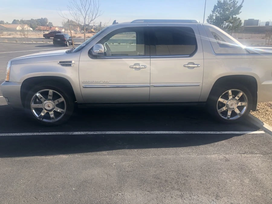 2013 Cadillac Escalade & EXT 3rd Gen - Image 2 of 10