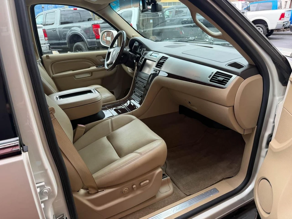 2013 Cadillac Escalade & EXT 3rd Gen - Image 19 of 31