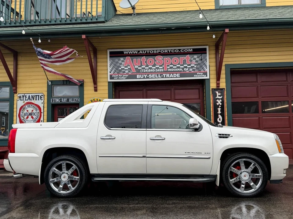 2013 Cadillac Escalade & EXT 3rd Gen - Image 3 of 31