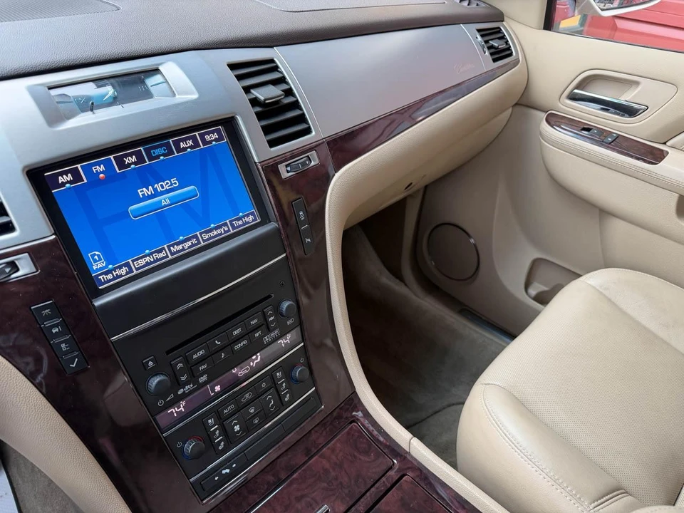 2013 Cadillac Escalade & EXT 3rd Gen - Image 24 of 31