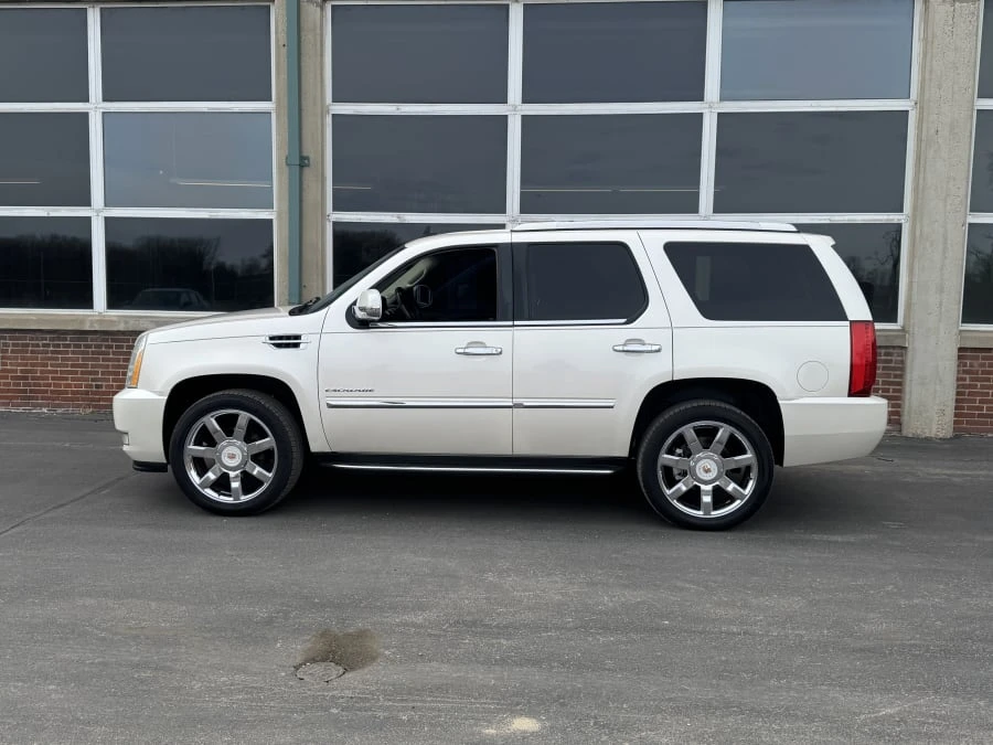 2013 Cadillac Escalade & EXT 3rd Gen - Image 2 of 10