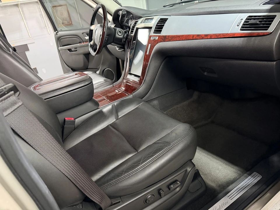2013 Cadillac Escalade & EXT 3rd Gen - Image 29 of 31