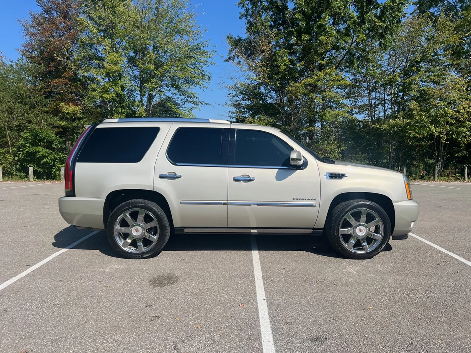 2013 Cadillac Escalade & EXT 3rd Gen - Image 10 of 31