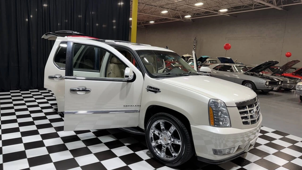 2013 Cadillac Escalade & EXT 3rd Gen - Image 18 of 21